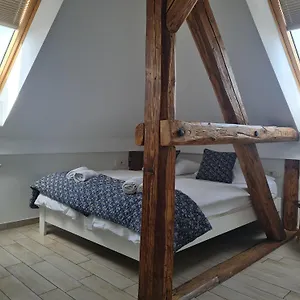verificați disponibilitatea
