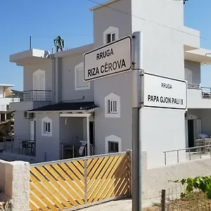 verificați disponibilitatea